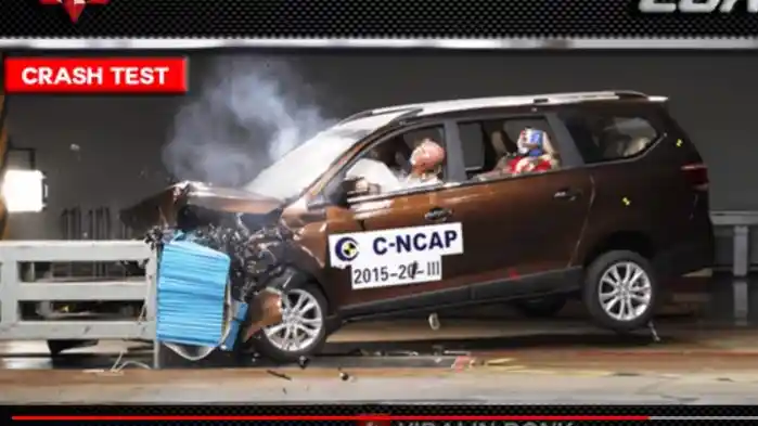 Foto - CRASH TEST: Wuling Cortez Versi Tiongkok (China NCAP)
