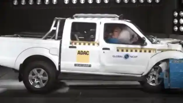 Foto - VIDEO: Crash Test Nissan NP300 (Global NCAP)