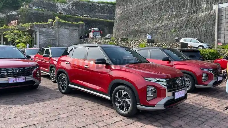 Foto - Konsumsi BBM Hyundai Creta vs Honda HR-V