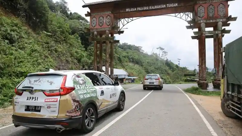 Foto - Rombongan Honda CR-V Turbo Susuri Kalimantan Sambil Uji Mesin