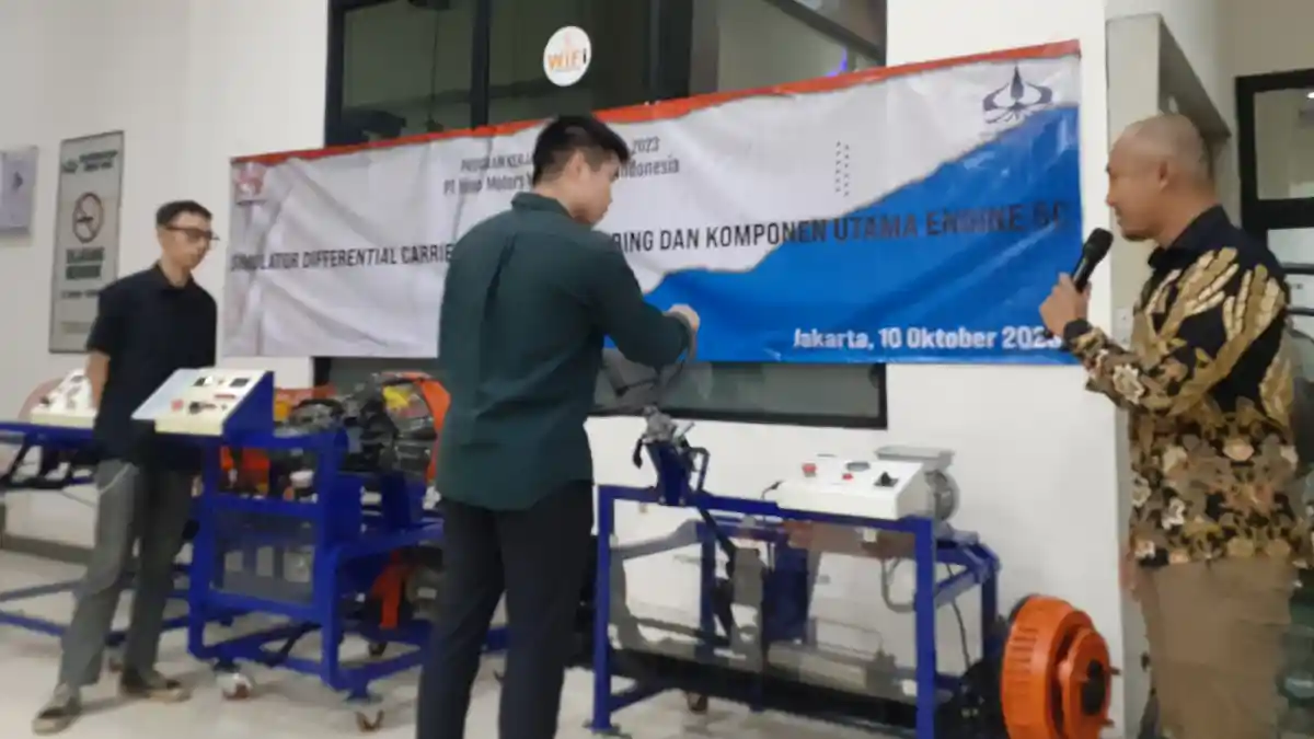 Berita - Hino Hibahkan Simulator Differential Carrier Hingga Komponen Utama Engine (5C) ke Universitas Trisakti