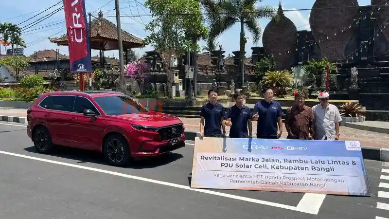 Berita - Disela-Sela Test Drive CR-V Baru, PT HPM Lakukan Revitalisasi Marka Jalan Di Kabupaten Bangli