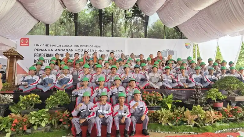 Foto - PO DMH Trans Rilis Armada Baru Dengan Sasis Hino RM 280 ABS