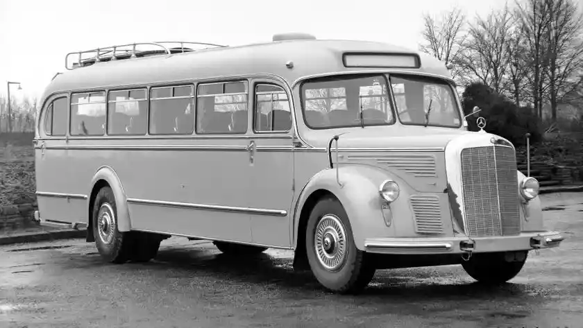 Foto - Mercedes-Benz O 6600 H, Bus Mesin Belakang Pertama Di Dunia