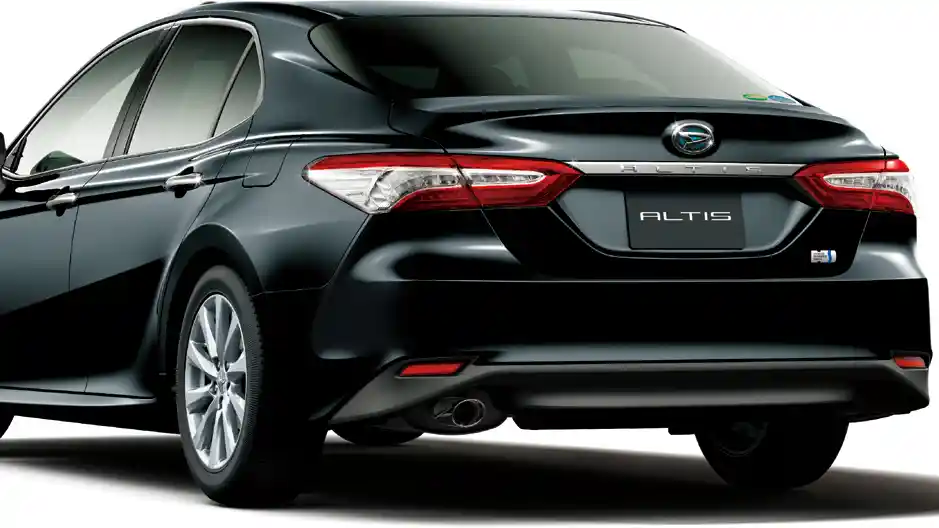 Foto - Toyota Camry Dijual Daihatsu Pakai Nama Altis, Jadi Lebih Murah?