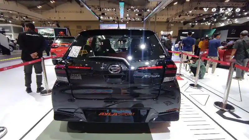 Foto - Daihatsu Tampilkan Ayla Sport dengan Sentuhan Dua Warna