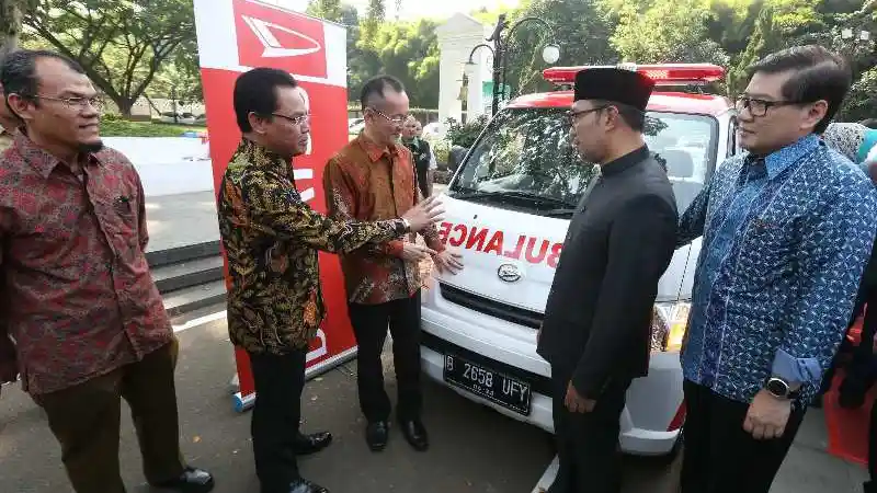 Berita - Daihatsu Gran Max Resmi Bertugas Sebagai Ambulans di Bandung