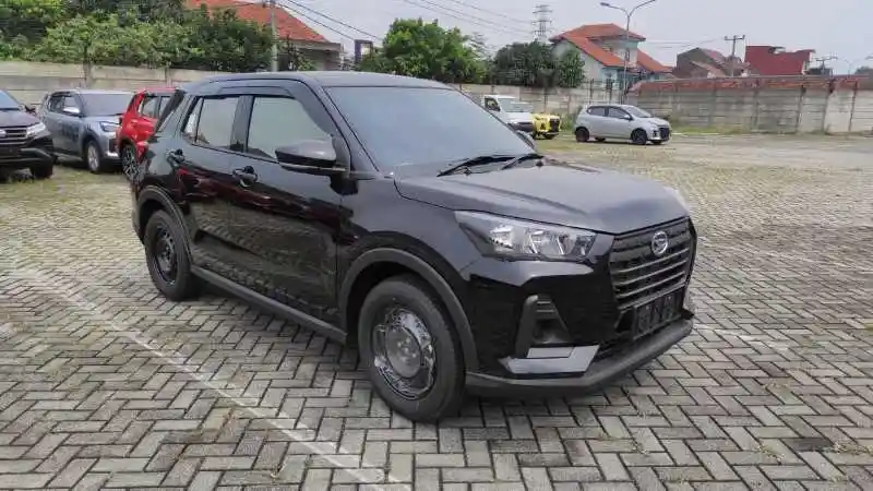 Berita - GALERI: Daihatsu Rocky Tipe Termurah (20 FOTO)