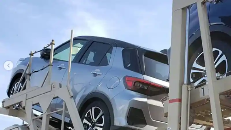 Foto - Daihatsu Rocky Tampak Sudah Didistribusi