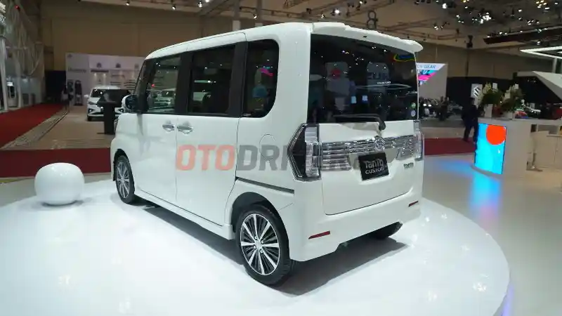 Foto - Lebih Dekat Dengan Daihatsu Tanto Concept, Dari Jepang ke Tangerang (14 FOTO)