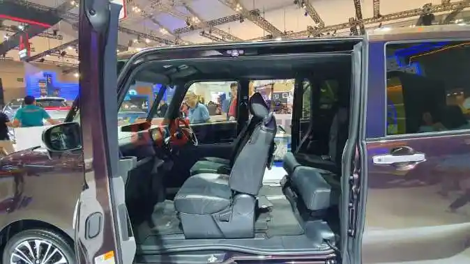 Foto - Kupas Tuntas Daihatsu Tanto, MPV Mungil Bermesin Turbo