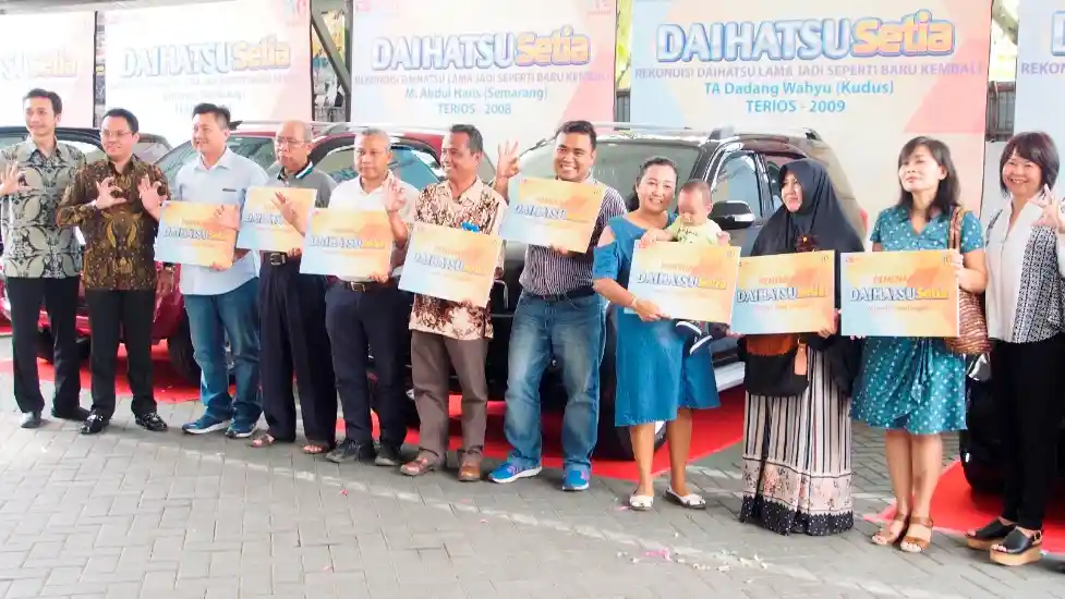 Foto - Daihatsu Rekondisi Gratis 8 Mobil Konsumennya Di Solo