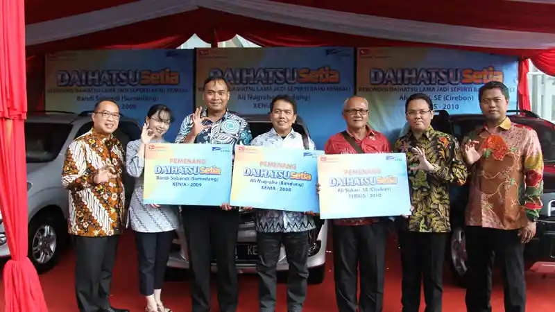 Foto - Daihatsu Selesaikan 3 Mobil Rekondisi Gratis di Bandung