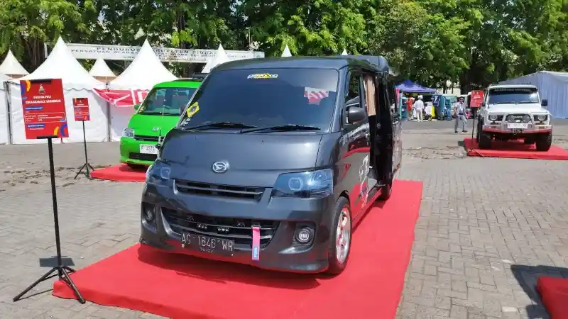 Foto - Puluhan Mobil Daihatsu Modifikasi Hadir Di Acara Ini, Prioritaskan Unsur Safety