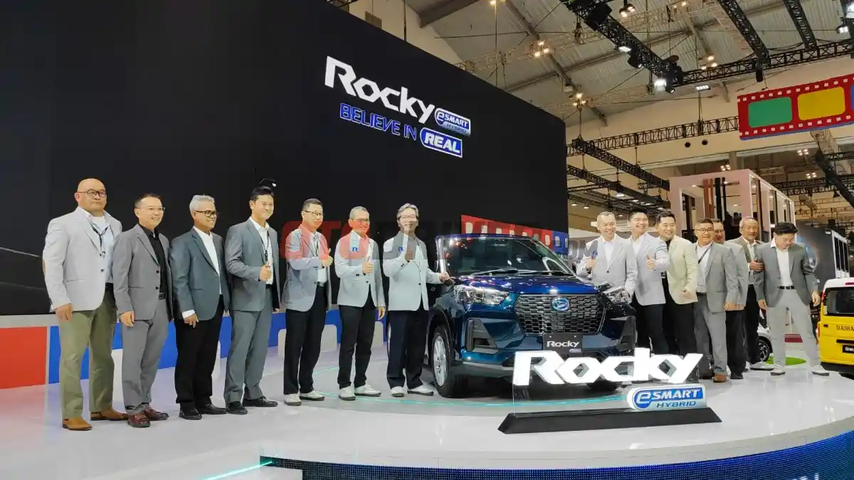 Foto - Daihatsu Rocky e-Smart Hybrid Resmi Meluncur di GIIAS 2025, Harga Mulai Rp 293,9 Juta