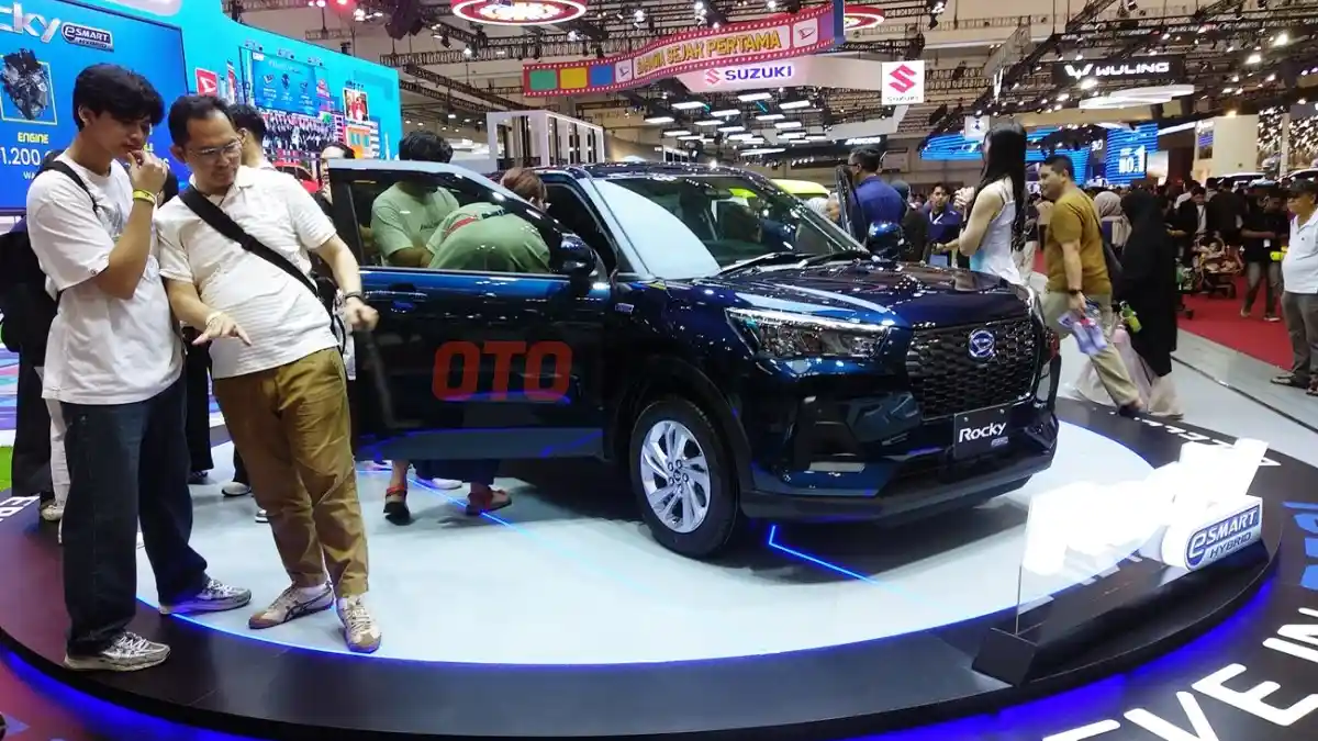 Foto - Harga Daihatsu Rocky Hybrid Naik, Ini Harga Terupdate