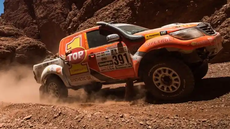 Berita - Toyota Hilux Berlogo Top 1 Ini Selesaikan Rally Dakar 2017 Tanpa Masalah