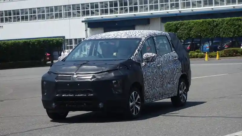 Foto - SPY SHOT: 3 Foto Baru Mitsubishi XM 2017 Yang Kembali Terlihat Jelas di Jepang