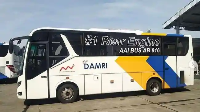 Foto - Seperti Ini Tampang Bus Medium Bermesin Belakang Damri