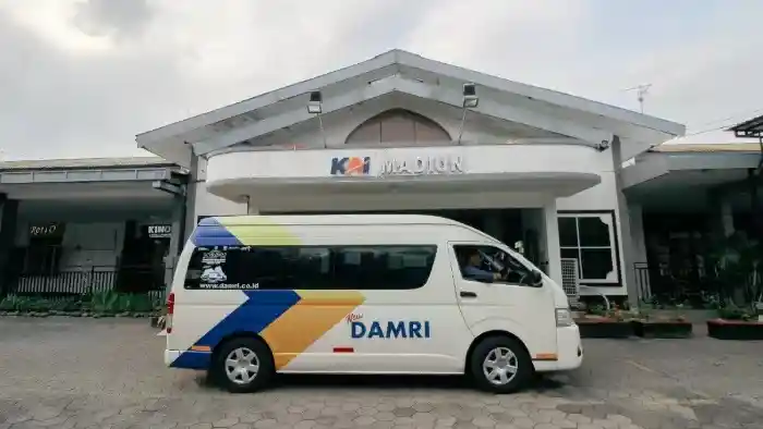 Berita - Damri: Buka Rute Intermoda Madiun-Pantai Klayar 