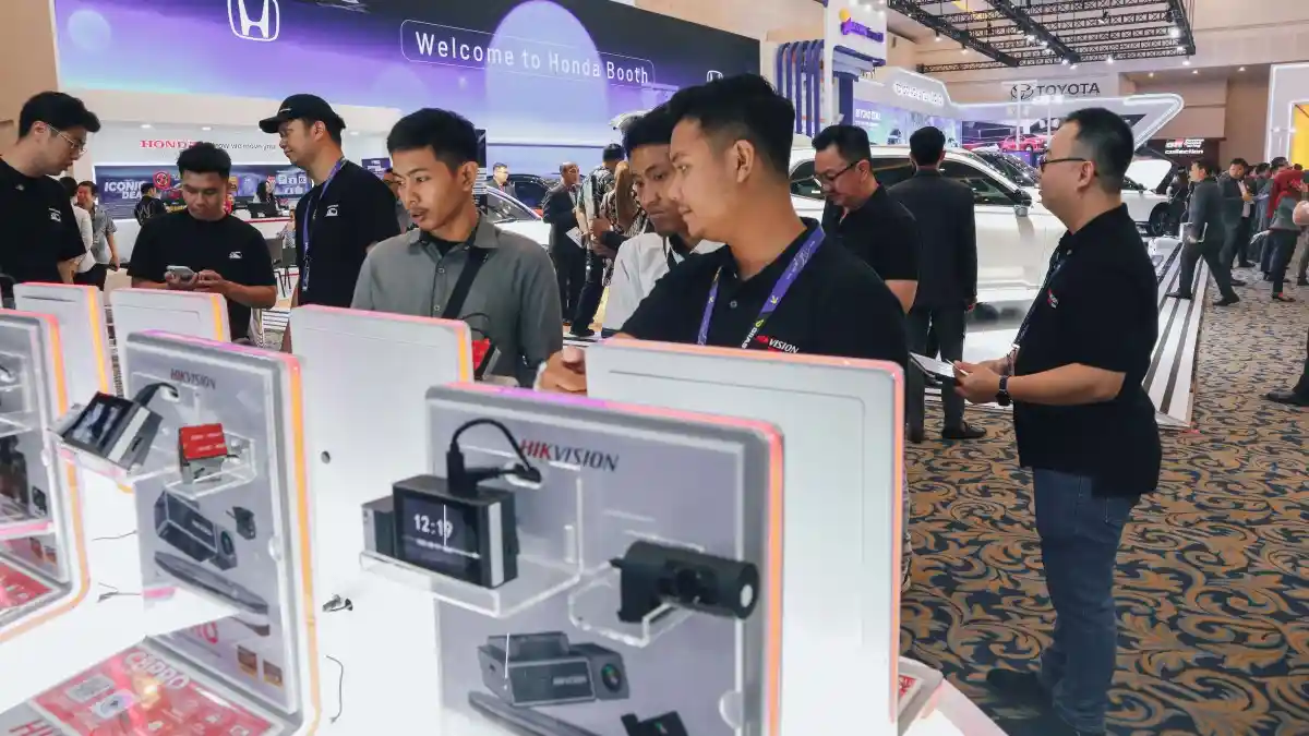 Berita - Hikvision Jual Dashcam Murah Tapi Canggih Di GIIAS Surabaya