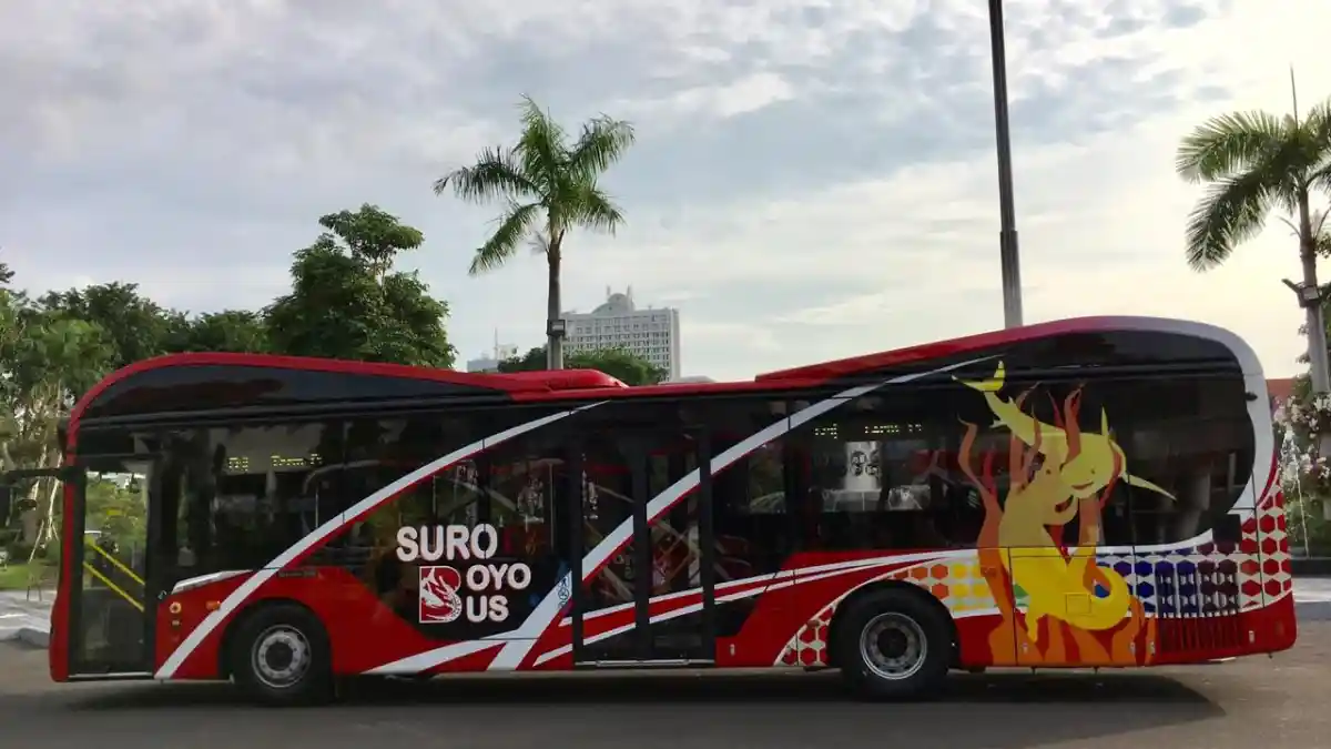 Foto - Daimler Serahkan 18 Unit Mercedes-Benz O500U 1726 untuk Armada Bus Kota Surabaya