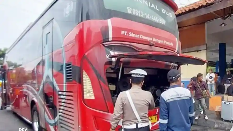 Foto - Pemerintah Dianggap Tidak Tegas Bertindak, Sehingga Kecelakaan Bus Terus Terjadi