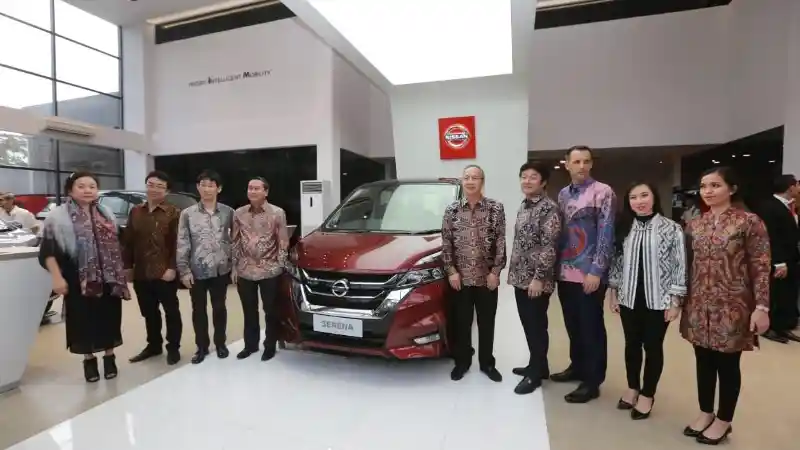 Foto - Wuling dan Nissan Resmikan Dealer Baru Dalam Hari yang Sama 