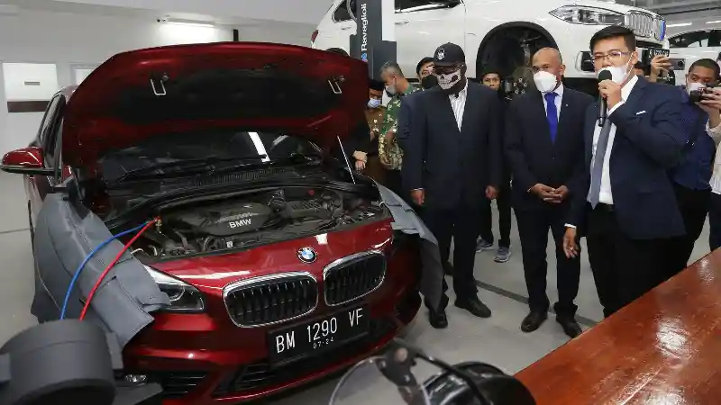 Foto - BMW Hadirkan Dealer Pertamanya Di Wilayah Provinsi Riau