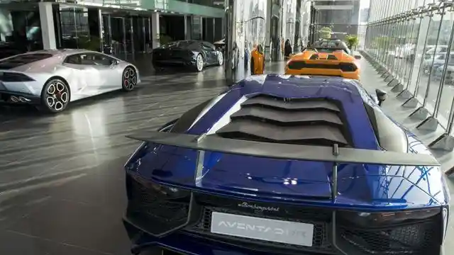 Foto - Mengintip Dealer Lamborghini Terbesar Di Dunia (12 FOTO)