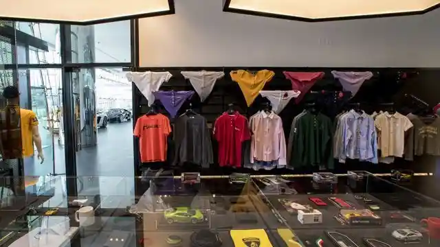 Foto - Mengintip Dealer Lamborghini Terbesar Di Dunia (12 FOTO)