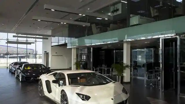 Foto - Mengintip Dealer Lamborghini Terbesar Di Dunia (12 FOTO)