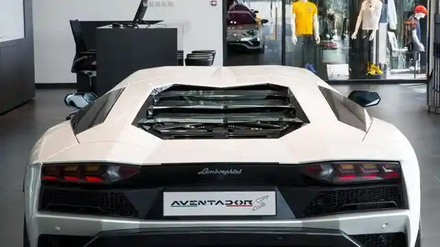 Foto - Mengintip Dealer Lamborghini Terbesar Di Dunia (12 FOTO)