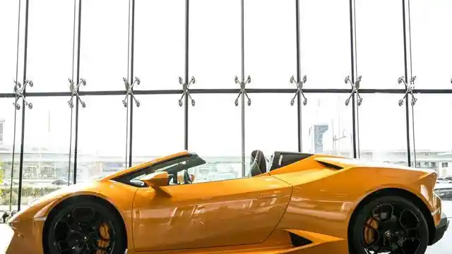 Foto - Mengintip Dealer Lamborghini Terbesar Di Dunia (12 FOTO)