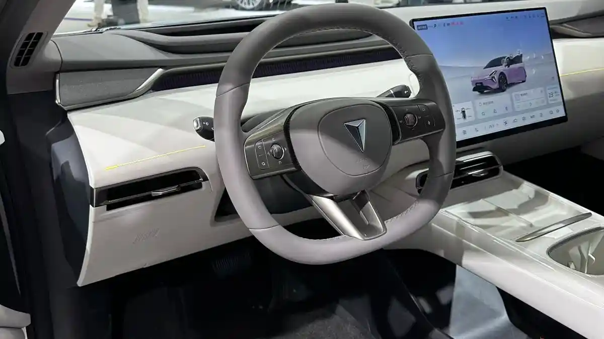 Foto - Changan Luncurkan Deepal L06 Facelift Dan Varian Barunya Di Auto China 2026