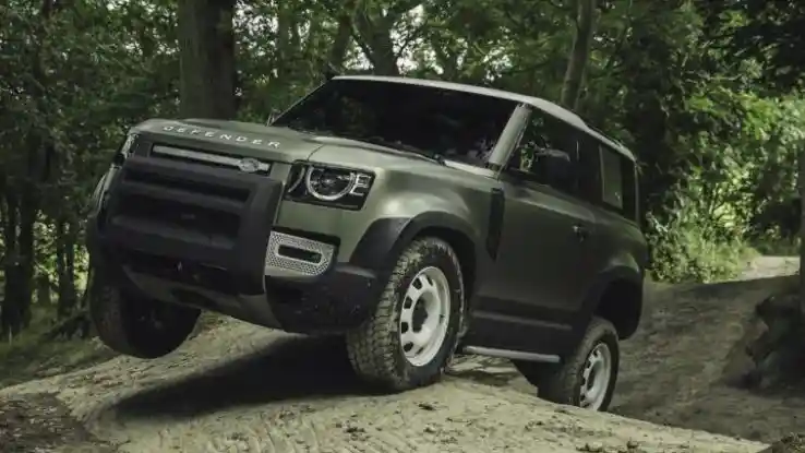 Foto - All New Land Rover Defender Tetap Jadi SUV 4x4 Sejati