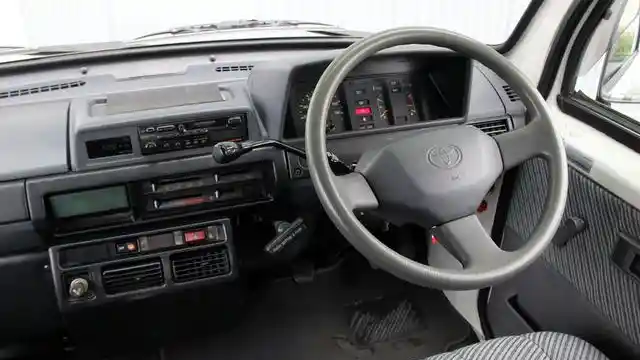 Foto - Toyota Deliboy, Van Unik Berumur Pendek