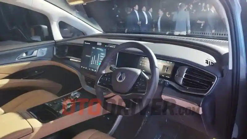 Foto - Denza D9 Akan Dirakit Di Indonesia