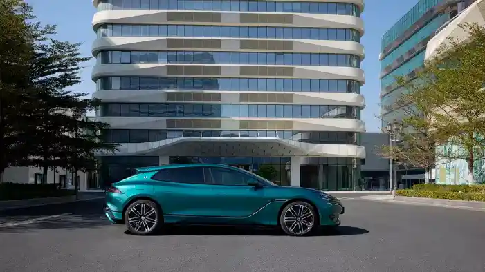 Foto - Denza Rilis Versi Baru Z9, Lebih Bertenaga Dan Range Lebih Jauh