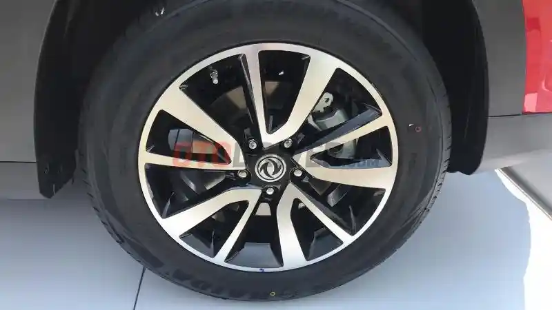 Foto - DFSK Glory 560 Punya "Senjata" Ampuh di Keempat Rodanya