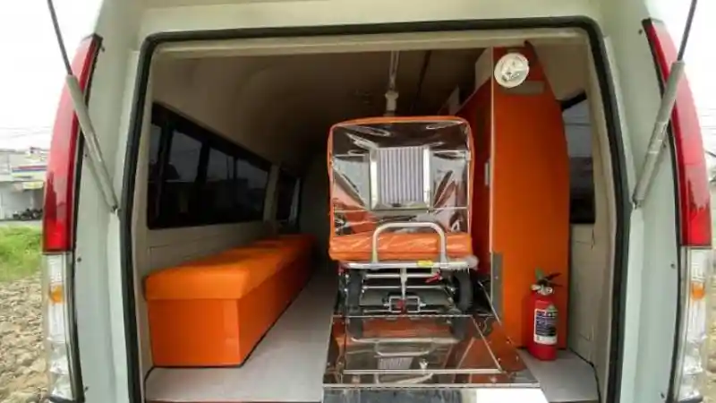 Foto - Lebih Besar Ketimbang Kompetitor, Begini Spesifikasi Ambulans DFSK