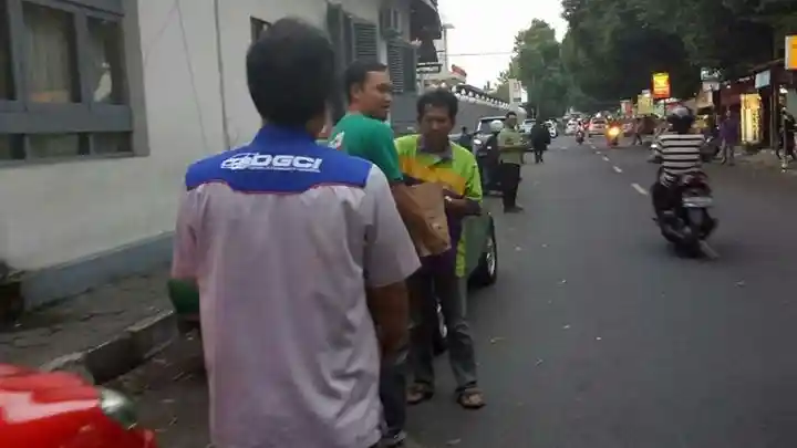 Foto - Datsun GO+ Community Indonesia Chapter Yogyakarta Bagi-bagi Ratusan Takjil Gratis