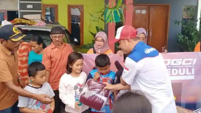 Foto - Aksi Mulia Komunitas Datsun Go+