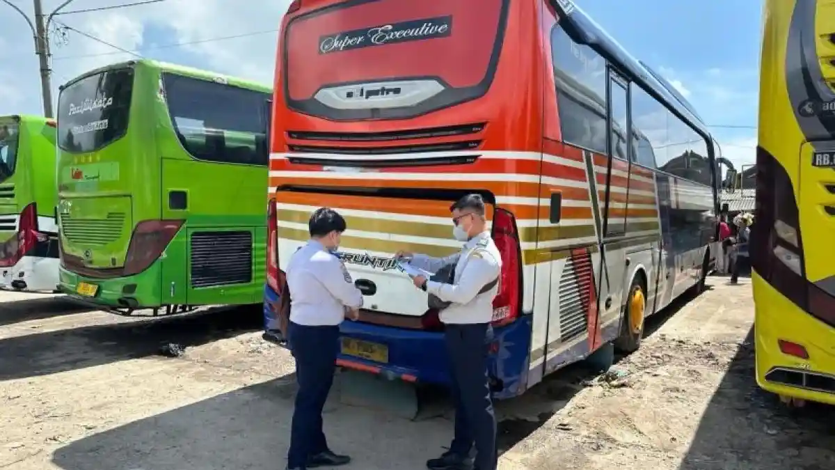 Berita - Antisipasi Laka Bus, Ditjen Hubdat Lakukan Razia Bus Selama Long Weekend Ini
