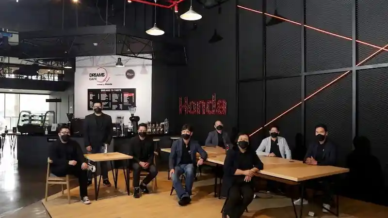 Foto - Ini Dia Cafe Honda Pertama Di Dunia!