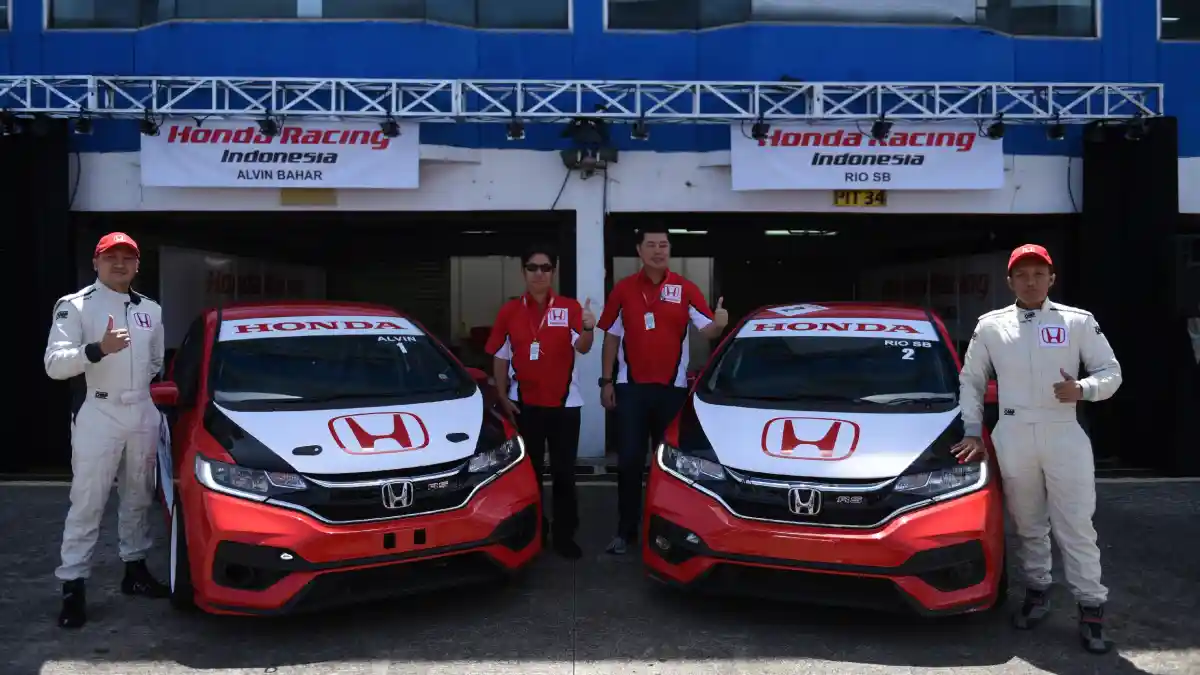 Foto - Honda Jazz Kembali "Disiksa" di Sirkuit Sentul Musim ini