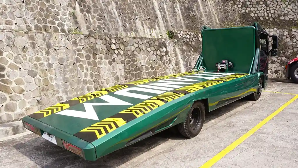 Foto - Kenalin Nih Kartika, Truk Towing Paling Modis Asli Semarang