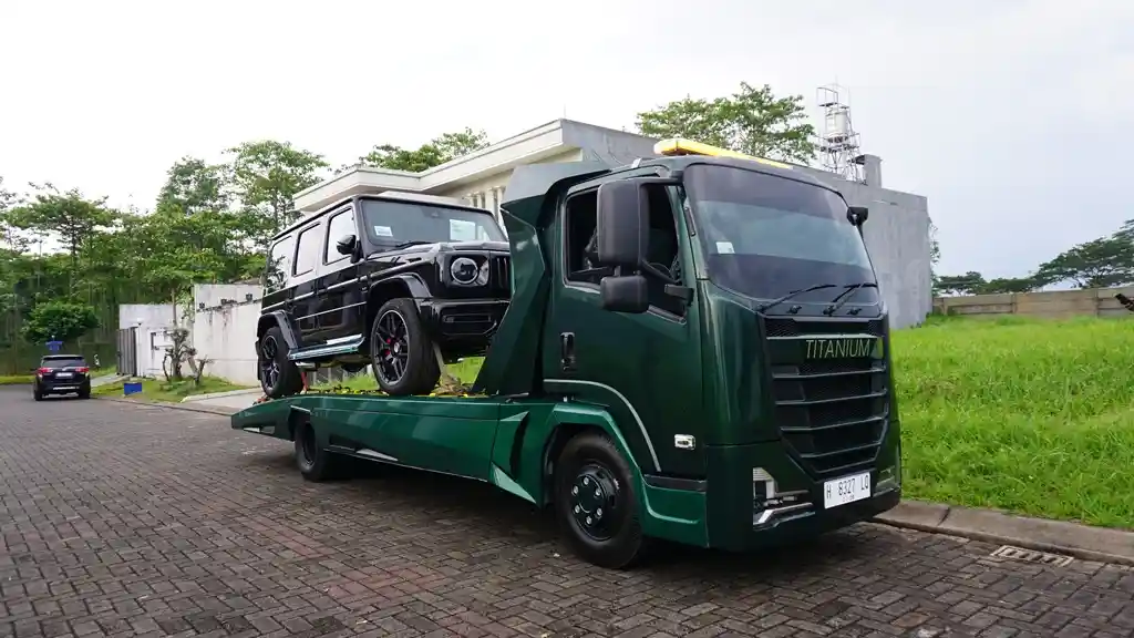 Truk - Kenalin Nih Kartika, Truk Towing Paling Modis Asli Semarang