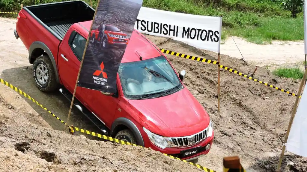 Foto - Tes Langsung All New Triton Di Jalur Ekstrem. Seberapa Tangguh?