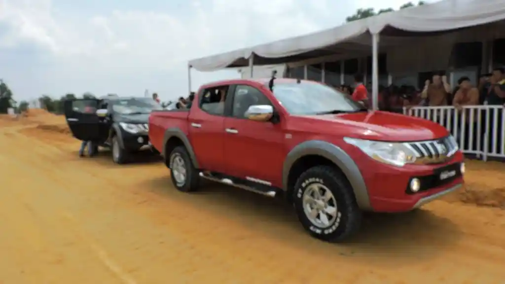 Berita - Mitsubishi All New Triton Diajak Berdansa Di Trek Speed Offroad